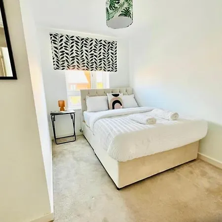 Ashford Retreat - Luxury Home With Double Parking Extérieur photo