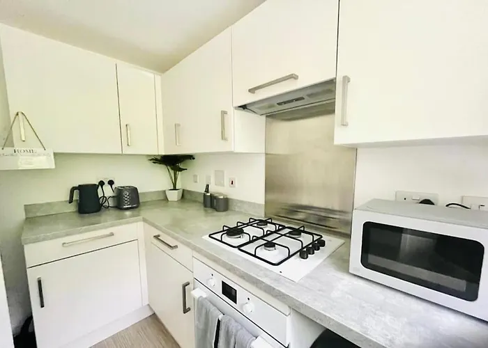 Ashford Retreat - Luxury Home With Double Parking