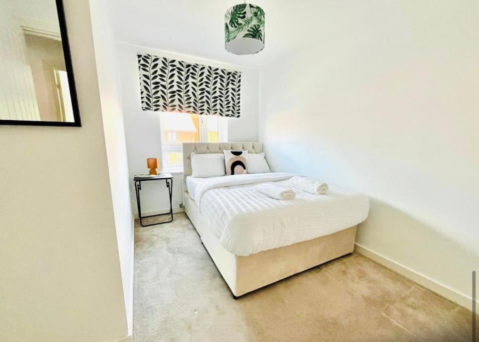 Ashford Retreat - Luxury With Double Parking Holiday home *