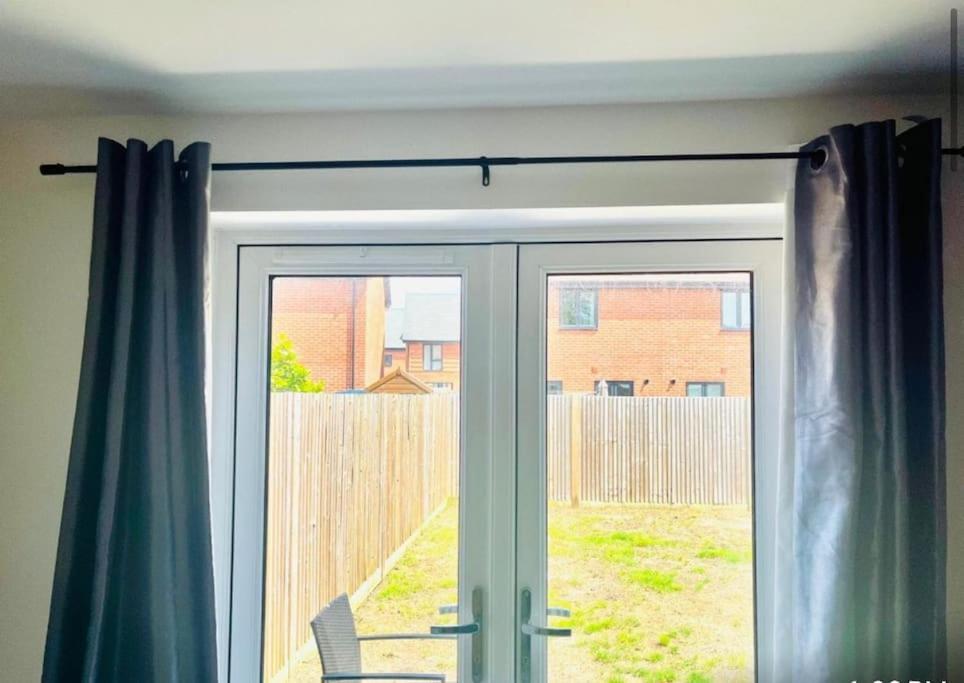 Ashford Retreat - Luxury With Double Parking