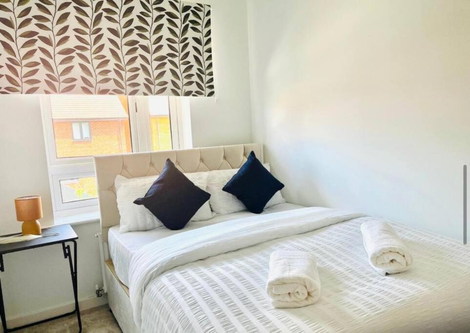 Ashford Retreat - Luxury With Double Parking